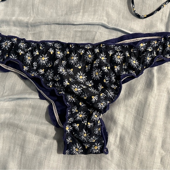 Bikini Set - Picture 2 of 4